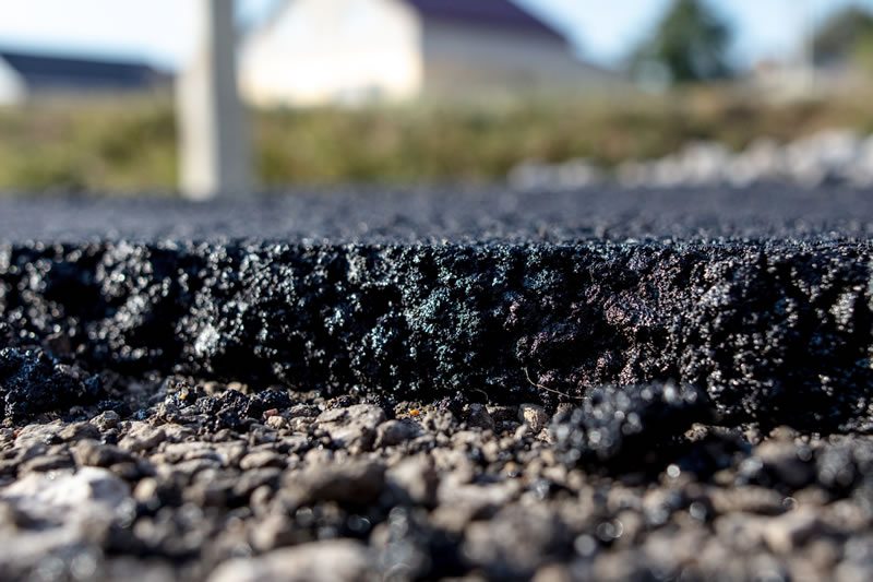 difference between asphalt and bitumen 