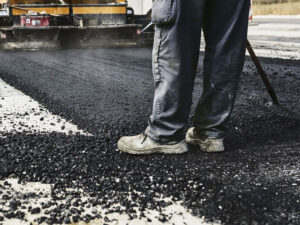 difference between asphalt and bitumen