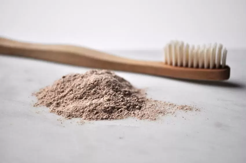 toothpaste with bentonite clay
