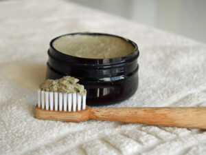 The Wonders of Bentonite Clay in Toothpaste: A Natural Approach to Oral Health